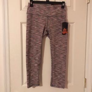 Cropped leg yoga pant